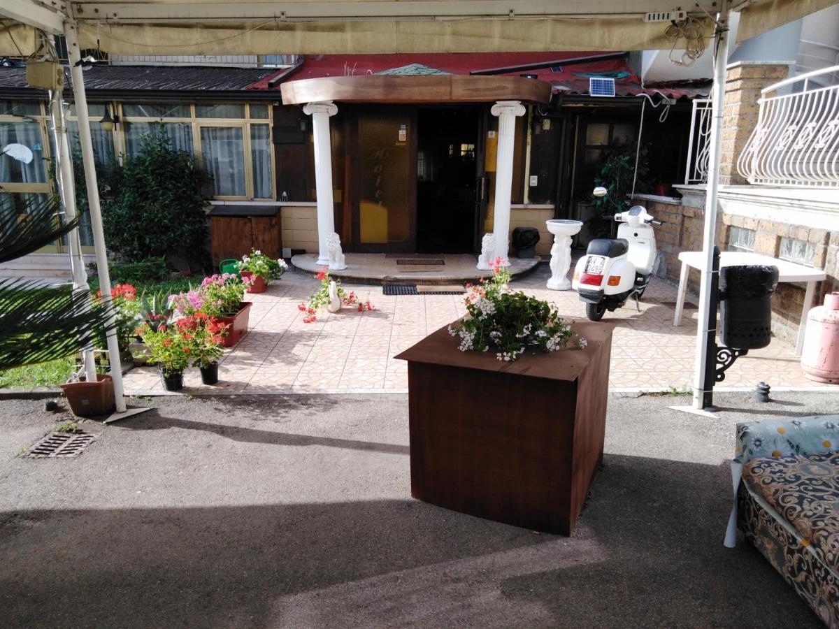 גרוטמינרדה Hotel La Carina מראה חיצוני תמונה
