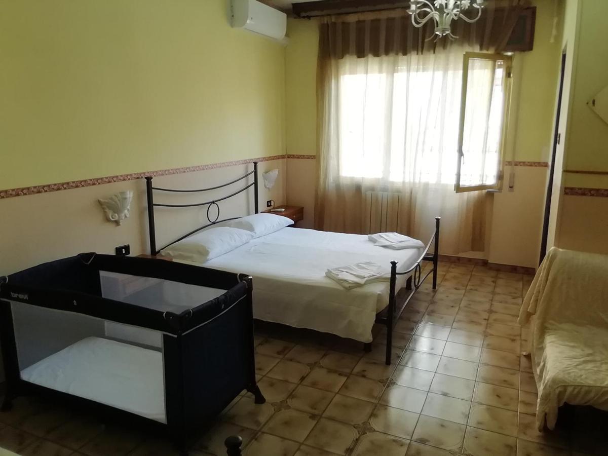 גרוטמינרדה Hotel La Carina מראה חיצוני תמונה