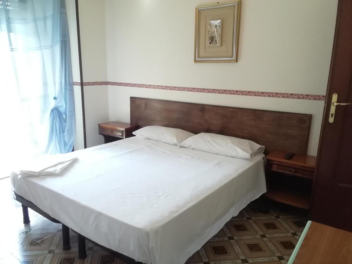 גרוטמינרדה Hotel La Carina מראה חיצוני תמונה