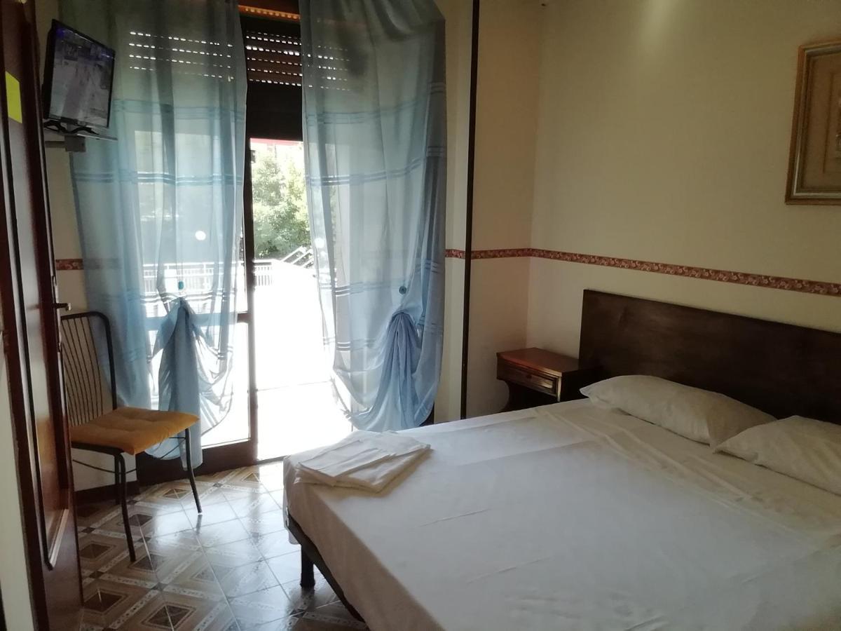 גרוטמינרדה Hotel La Carina מראה חיצוני תמונה